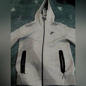 Nike tech size : small